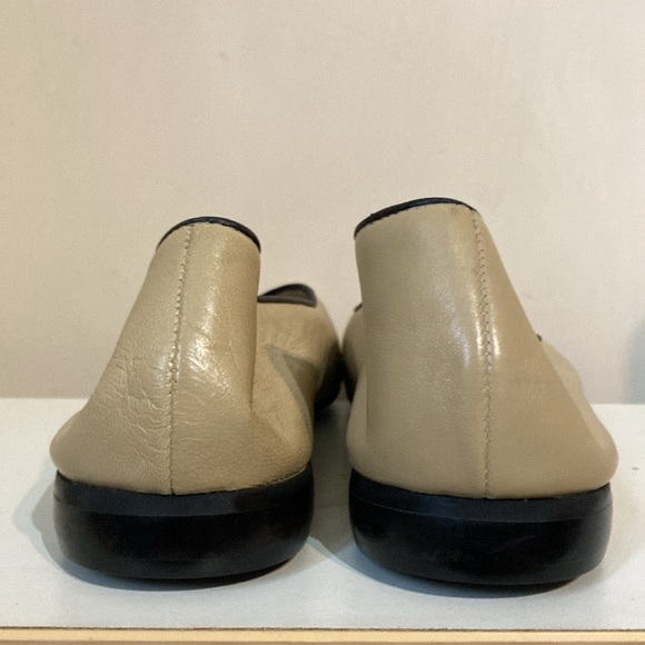 Bruno Magli Cut out Flats - Picture 4 of 9